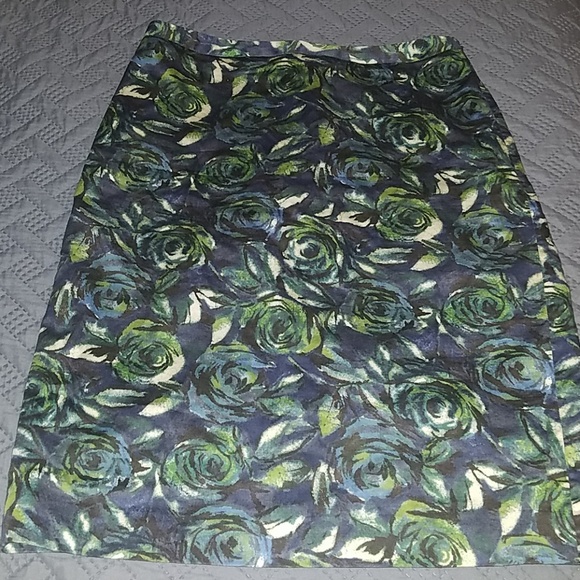 💫Host Pick💫 Ann Taylor LOFT Pencil Skirt - Picture 3 of 8